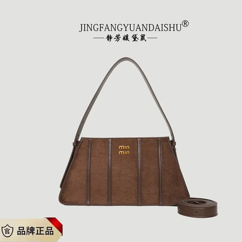 Популярная кожаная сумка через плечо для женщин, дизайн-мессенджер премиум-класса, высококачественная большая сумка для путешествий или работы
Популярная кожаная сумка через плечо для женщин, дизайн-мессенджер премиум-класса, высококачественная большая сумка для путешествий или работы