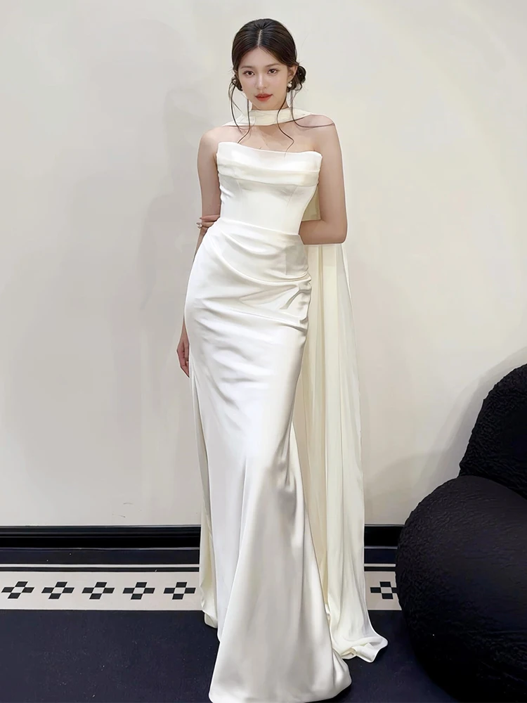 Шелковое атласное легкое свадебное платье без бретелек, простое и элегантное, белое, с изысканным дизайном, создающее уютное ощущение, для выхода на подиум.
Шелковое атласное легкое свадебное платье без бретелек, простое и элегантное, белое, с изысканным дизайном, создающее уютное ощущение, для выхода на подиум.