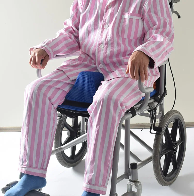 Wheelchair Cushion with Adjustable Straps Breathable Materials Relieves Pressure Improves Stability Seat Cushion
Wheelchair Cushion with Adjustable Straps Breathable Materials Relieves Pressure Improves Stability Seat Cushion