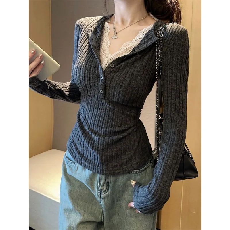 Women's Top Lace Patchwork Long Sleeve T-Shirt Base Shirt Fashion Vintage Fake Two-piece V-neck T-shirt Aesthetic Clothes
Women's Top Lace Patchwork Long Sleeve T-Shirt Base Shirt Fashion Vintage Fake Two-piece V-neck T-shirt Aesthetic Clothes