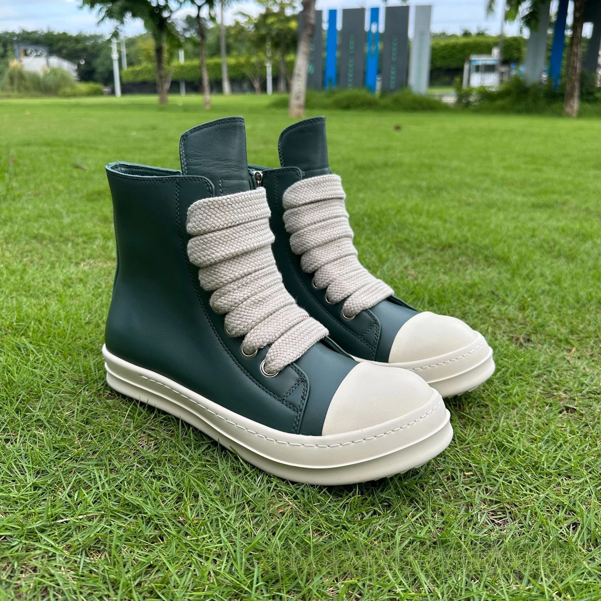 High Top Men Shoes Jumbo Shoeslace for Women Genuine Leather Thick Sole Boots Owees High Street Vintage Luxury Skateboard
High Top Men Shoes Jumbo Shoeslace for Women Genuine Leather Thick Sole Boots Owees High Street Vintage Luxury Skateboard