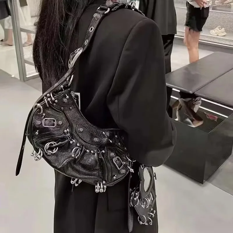 Luxury Textured French Underarm Bag Rivet Perforated Design Crescent Shoulder Bag Spicy Girl Motorcycle Handbag
Luxury Textured French Underarm Bag Rivet Perforated Design Crescent Shoulder Bag Spicy Girl Motorcycle Handbag