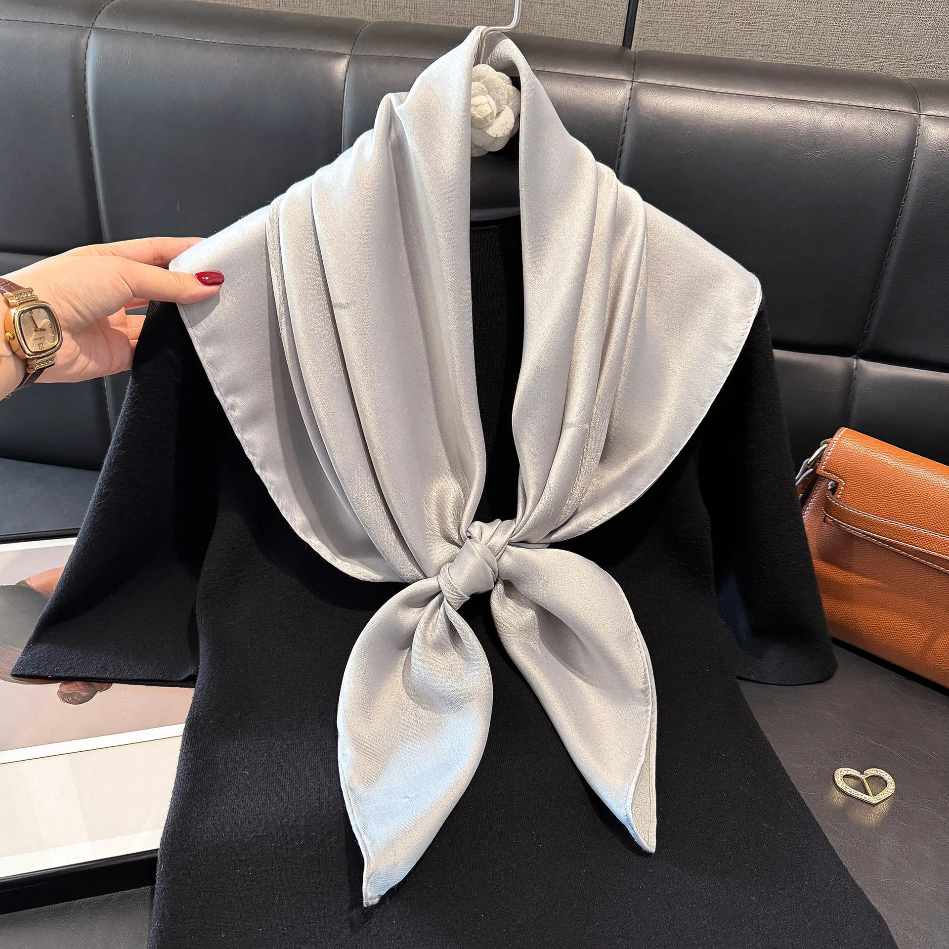 Popular New Solid Color Skin-friendly Tencel Cotton Ginkgo Biloba Scarf Beach Sunscreen Yarn Shawl Versatile Silk Scarf
Popular New Solid Color Skin-friendly Tencel Cotton Ginkgo Biloba Scarf Beach Sunscreen Yarn Shawl Versatile Silk Scarf