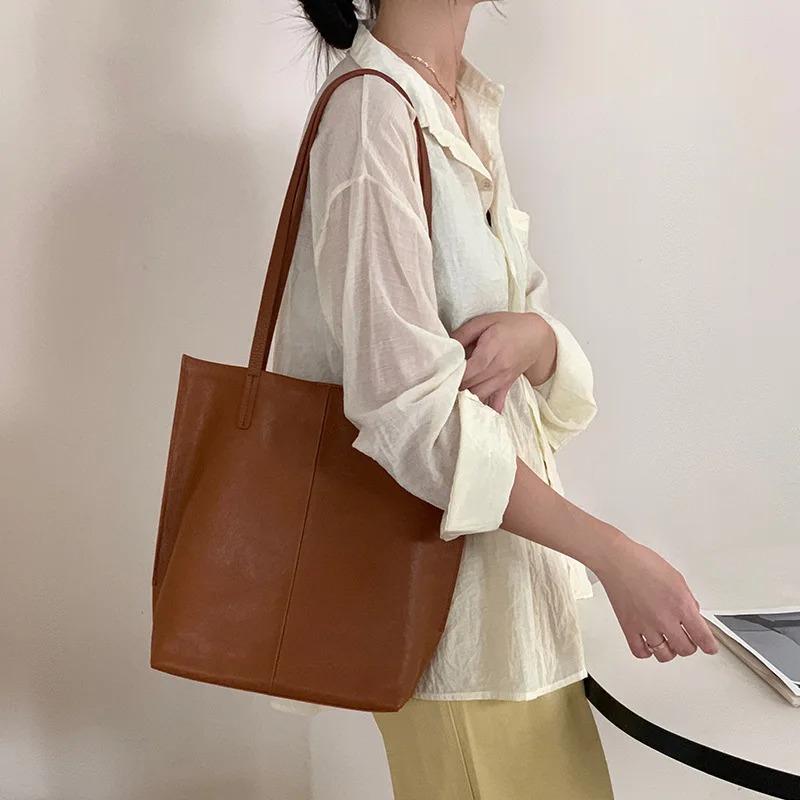 Soft Vegetable-tanned Cowhide Shoulder Bags for Women Vintage Design Women's Genuine Leather Business Commuter Tote Bag 2025
Soft Vegetable-tanned Cowhide Shoulder Bags for Women Vintage Design Women's Genuine Leather Business Commuter Tote Bag 2025
