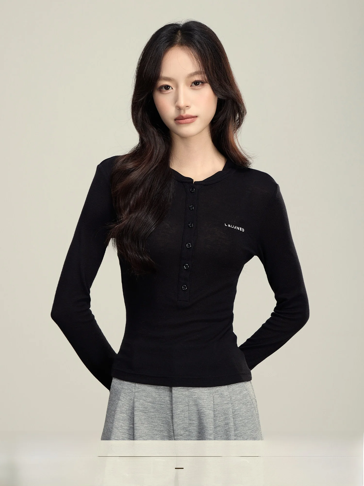 Ele Bla Long Sve Женская футболка Slim Fit Autumn Faion Высококачественная чувственная уникальная футболка на пуговицах для поездок на работу
Ele Bla Long Sve Женская футболка Slim Fit Autumn Faion Высококачественная чувственная уникальная футболка на пуговицах для поездок на работу