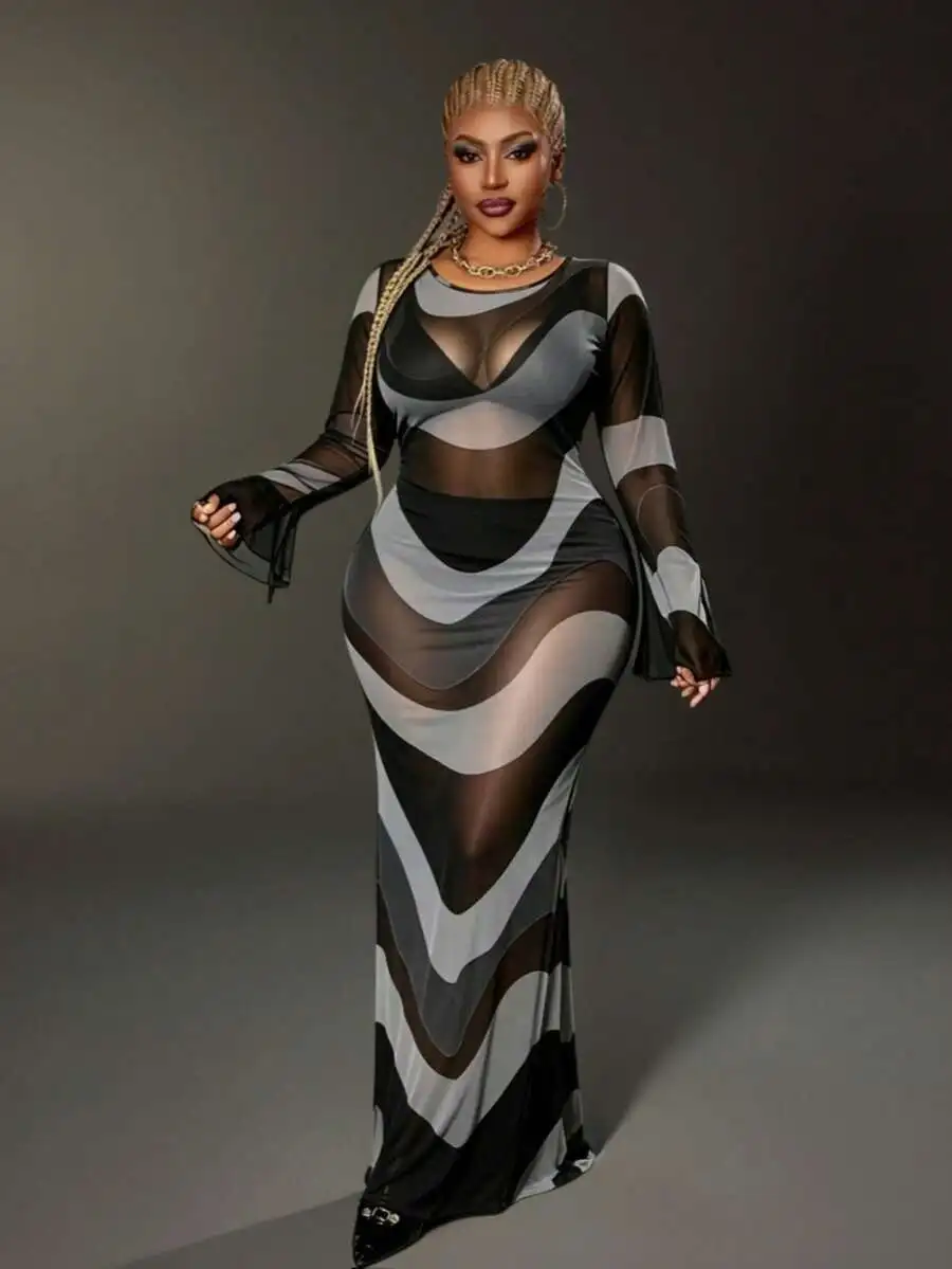 Plus Size Sheer Mesh Contrast Color Flare Sleeve Maxi Dress
Plus Size Sheer Mesh Contrast Color Flare Sleeve Maxi Dress