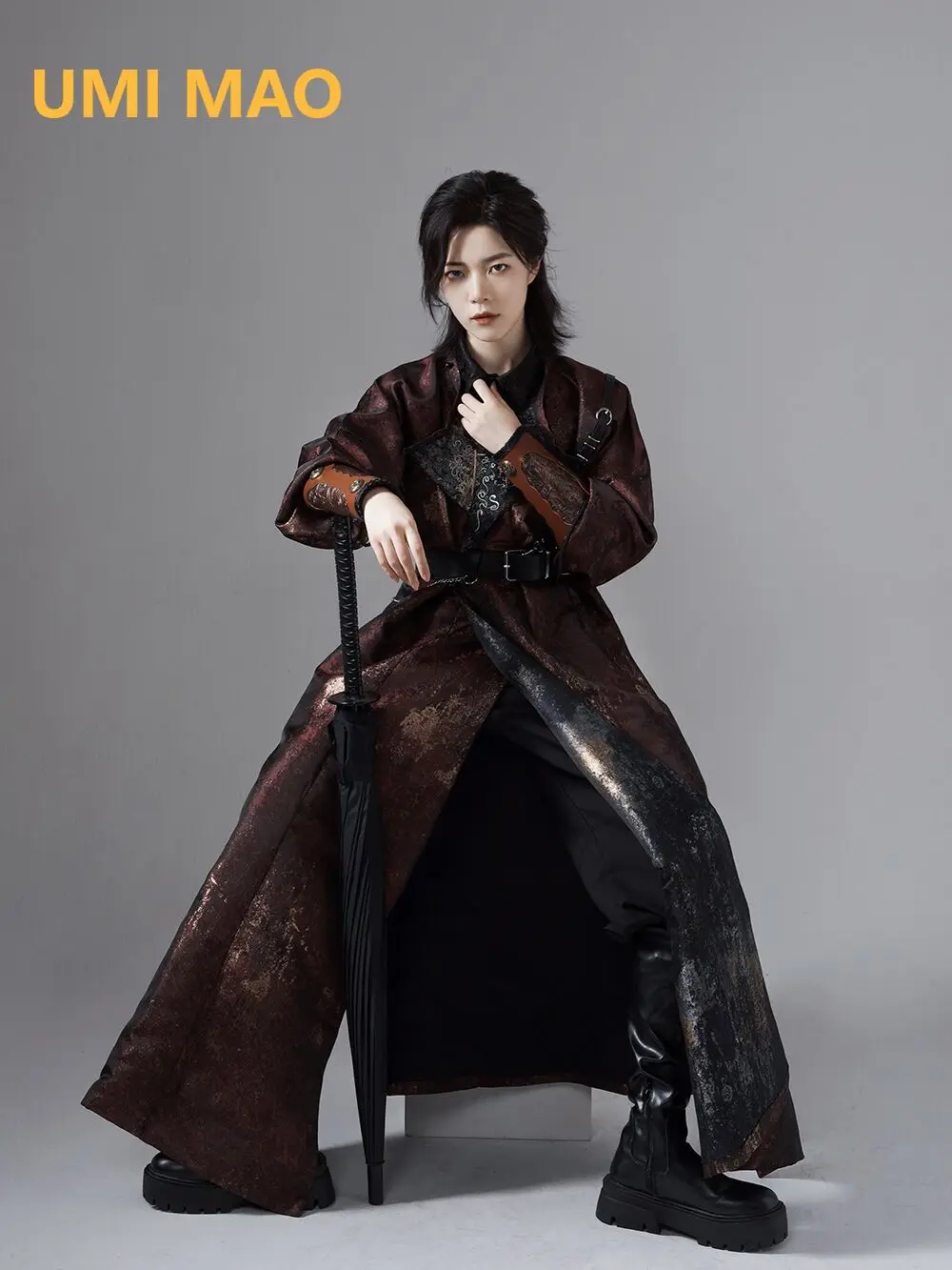Тренчкот UMI MAO Hanfu Tang, женский халат с круглым вырезом, пальто, оригинальная Осенняя Двухсторонняя ветровка для мужчин и женщин, длинная куртка
Тренчкот UMI MAO Hanfu Tang, женский халат с круглым вырезом, пальто, оригинальная Осенняя Двухсторонняя ветровка для мужчин и женщин, длинная куртка