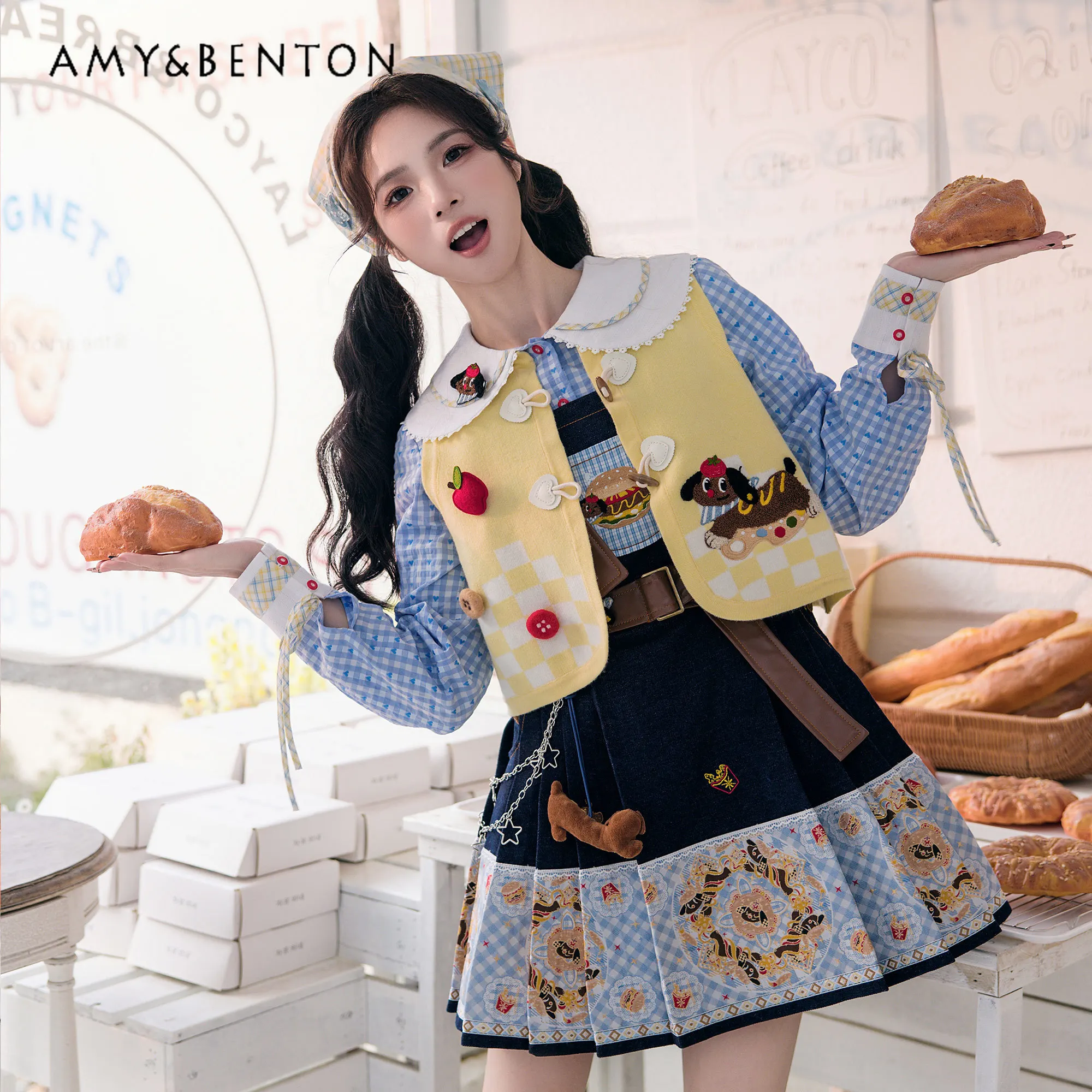 2025 Spring and Autumn New Blue Doll Collar Long Sleeve Shirt Yellow Cartoon Vest Cute Embroidered Short Strap Dress Set
2025 Spring and Autumn New Blue Doll Collar Long Sleeve Shirt Yellow Cartoon Vest Cute Embroidered Short Strap Dress Set