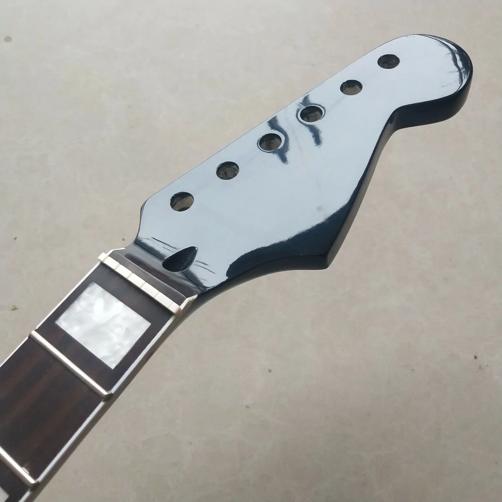 Black Maple Guitar neck 22 fret 25.5" Rosewood Fretboard Block Inlay Gloss parts
Black Maple Guitar neck 22 fret 25.5" Rosewood Fretboard Block Inlay Gloss parts
