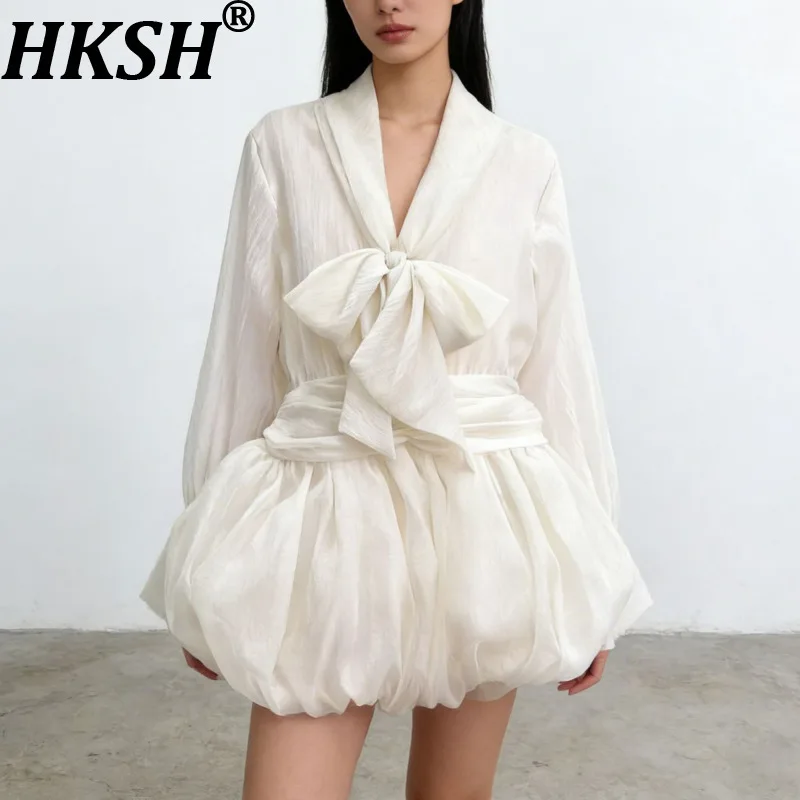 HKSH Women Short Dress Lace-Up Bowknot V-Neck Waist Cinching Pleated Long Sleeves Elegant Sweet Trend Bud Dresses Summer HK22309
HKSH Women Short Dress Lace-Up Bowknot V-Neck Waist Cinching Pleated Long Sleeves Elegant Sweet Trend Bud Dresses Summer HK22309