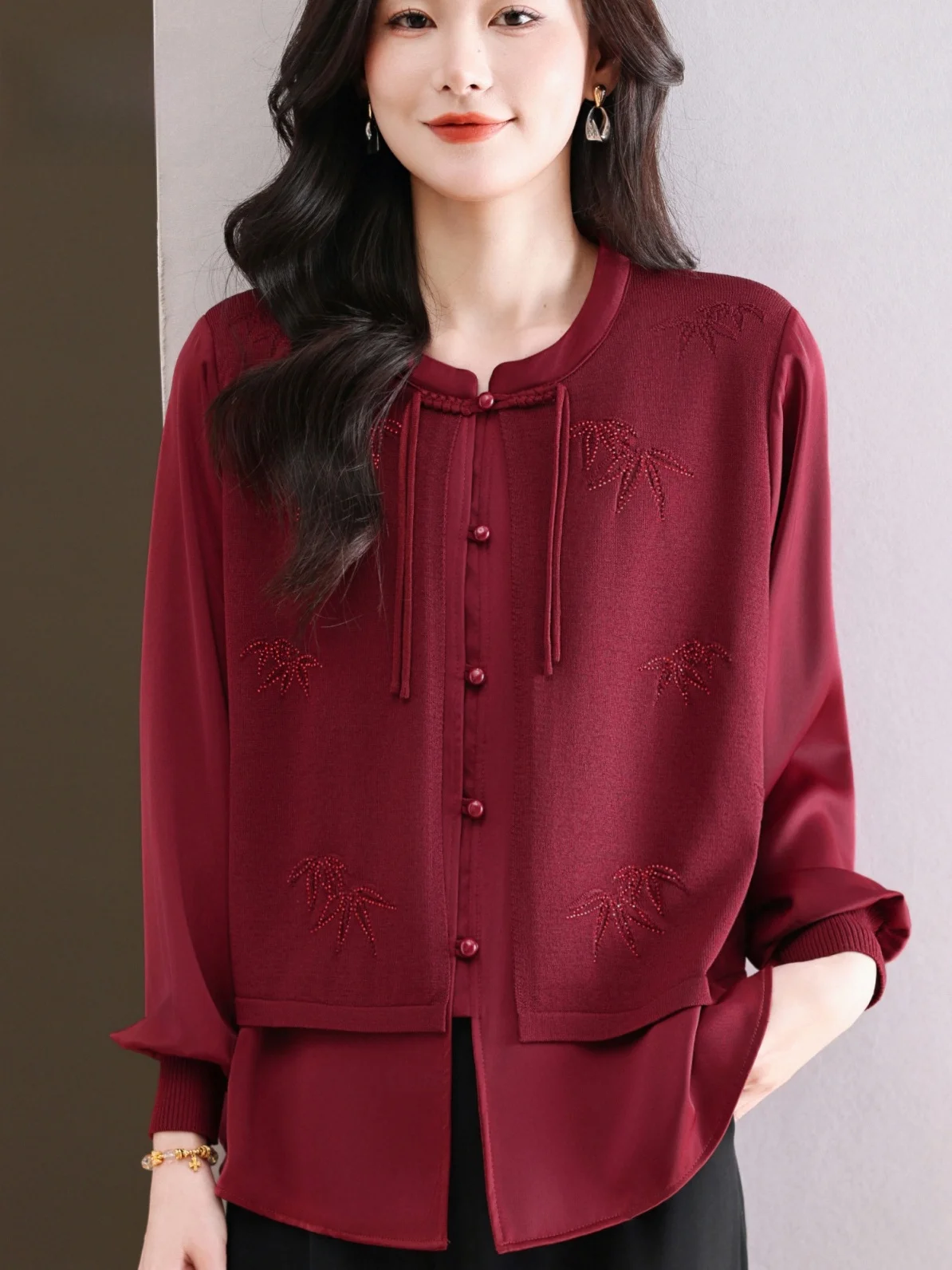 Новый весенне-осенний женский кардиган из трикотажа с вышивкой и шифоновыми вставками в китайском стиле для женщин
Новый весенне-осенний женский кардиган из трикотажа с вышивкой и шифоновыми вставками в китайском стиле для женщин