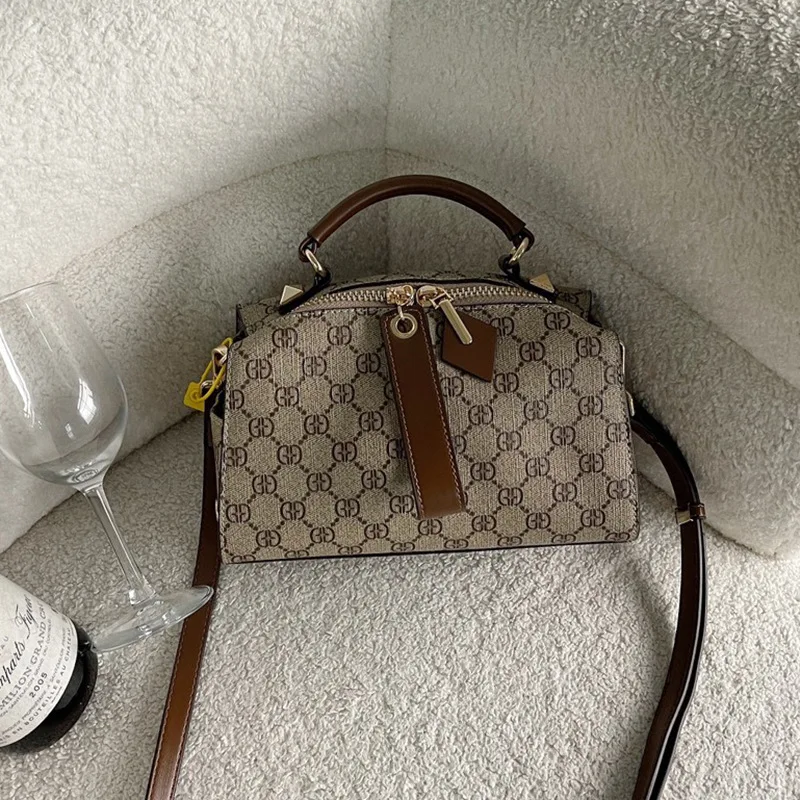 Diaper Bag Minimalist High-End Business Leather Crossbody Handbag Women Stylish Casual Simple Vintage Classic
Diaper Bag Minimalist High-End Business Leather Crossbody Handbag Women Stylish Casual Simple Vintage Classic