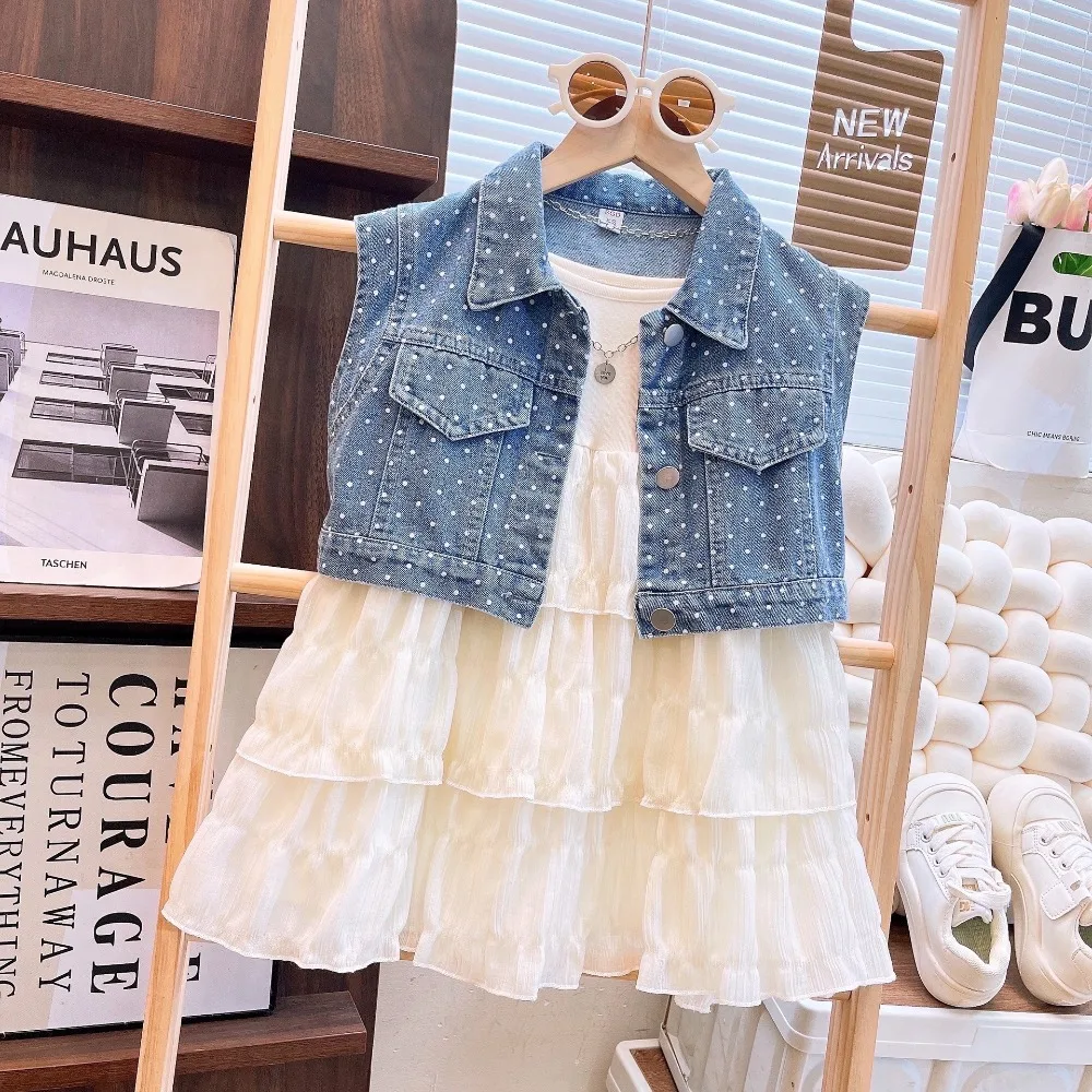 2026 Summer Girls 2Pcs Outfit, Stylish Denim Top Matching Suspender Tiered Dress, Fashion Kids Two Piece Set for 100-140cm
2026 Summer Girls 2Pcs Outfit, Stylish Denim Top Matching Suspender Tiered Dress, Fashion Kids Two Piece Set for 100-140cm