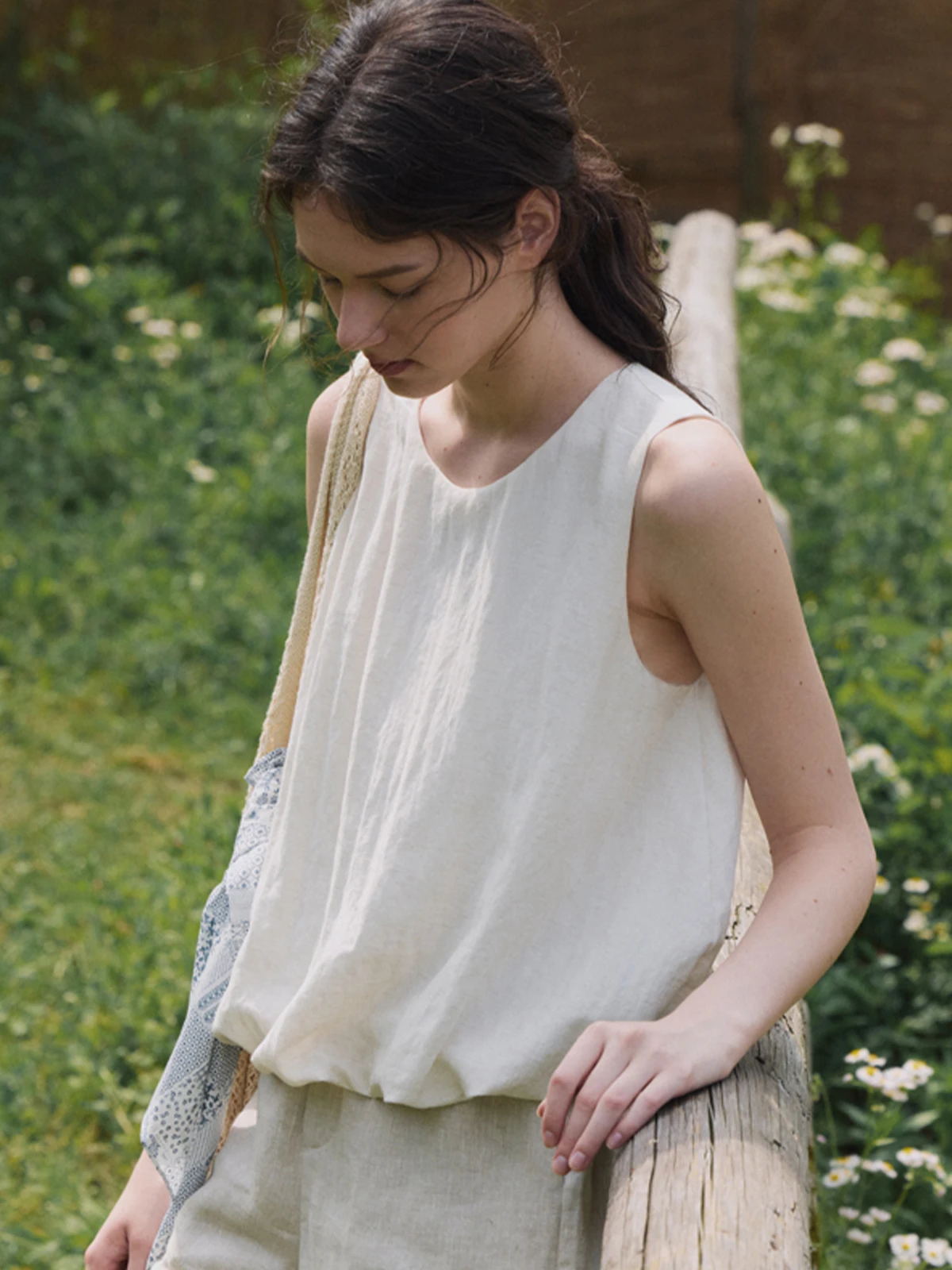 Женский летний топ Cui Artistic из белого льна с цветочным узором, универсальный, простой, средней длины
Женский летний топ Cui Artistic из белого льна с цветочным узором, универсальный, простой, средней длины