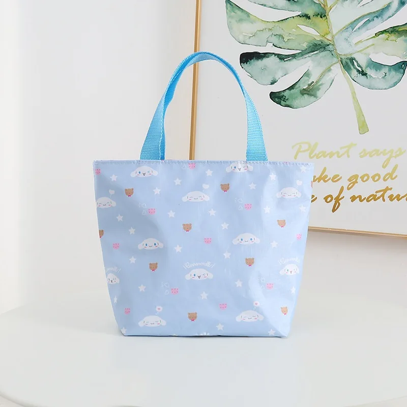 Sanrio Hello Kitty Student Bento Bag Cute Cartoon Kuromi My Melody Cinnamoroll Outdoor Leisure Work Zipper Lunch Box Bag Handbag
Sanrio Hello Kitty Student Bento Bag Cute Cartoon Kuromi My Melody Cinnamoroll Outdoor Leisure Work Zipper Lunch Box Bag Handbag
