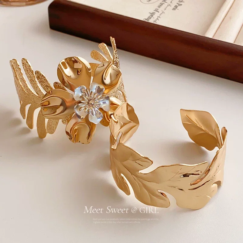 Y Metal flower opening gold bracelet, arm ring accessory, women's arm decoration, new style of arm bracelet
Y Metal flower opening gold bracelet, arm ring accessory, women's arm decoration, new style of arm bracelet