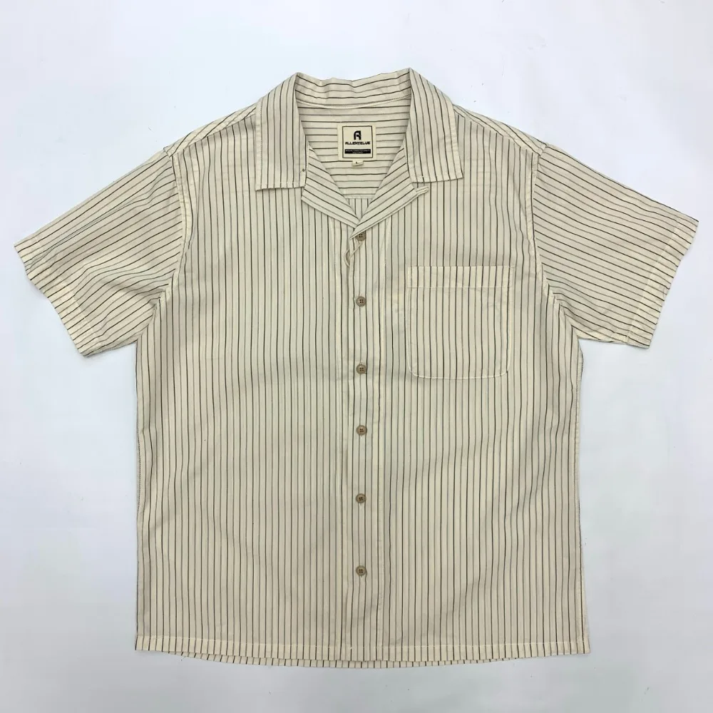 A full-cotton yarn-dyed fine striped short-sleeved shirt for men, a retro summer loose half-sleeved top
A full-cotton yarn-dyed fine striped short-sleeved shirt for men, a retro summer loose half-sleeved top