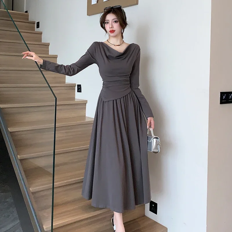 Однотонный плиссированный пикантный топ с открытой спиной, комплект из двух предметов, осень 2024, мини-юбка с открытыми плечами, женская одежда, элегантная вечерняя юбка 
Однотонный плиссированный пикантный топ с открытой спиной, комплект из двух предметов, осень 2024, мини-юбка с открытыми плечами, женская одежда, элегантная вечерняя юбка