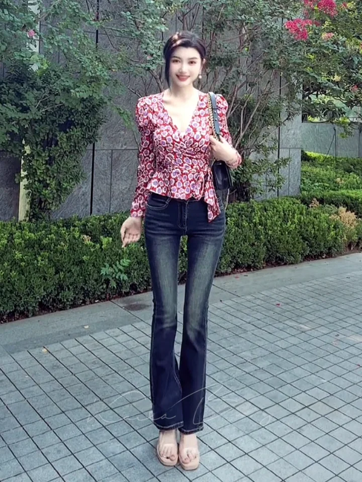Slim Fit High Waist Cotton Stretch Denim Jeans High Waist Zipper Closure Bootcut Jeans Waed out Lightened up Retro American...
Slim Fit High Waist Cotton Stretch Denim Jeans High Waist Zipper Closure Bootcut Jeans Waed out Lightened up Retro American...
