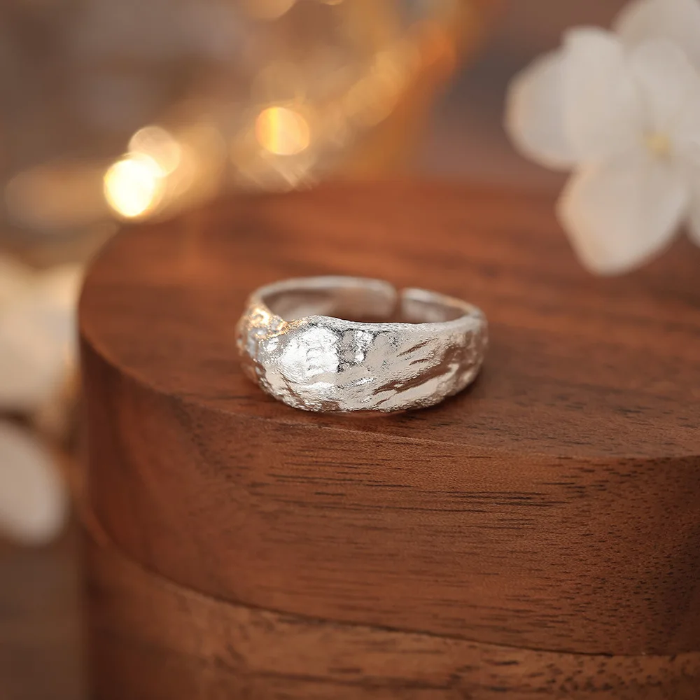 S999 Pure Silver Ring Unisex Unique Minimalist Fashion Finger Jewelry Daily Open Adjustable Ring Hand Jewelry for Men and Women
S999 Pure Silver Ring Unisex Unique Minimalist Fashion Finger Jewelry Daily Open Adjustable Ring Hand Jewelry for Men and Women