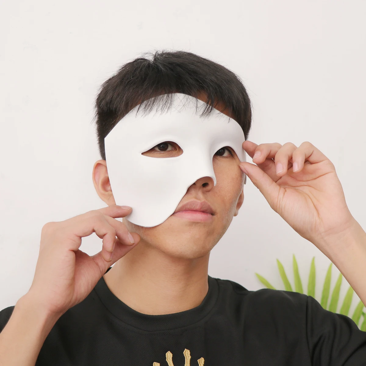 Half Face Mask Retro Masquerade Lace One-eyed Mask for Halloween Costume Party Props Eye Cover Blindfold Accessories
Half Face Mask Retro Masquerade Lace One-eyed Mask for Halloween Costume Party Props Eye Cover Blindfold Accessories