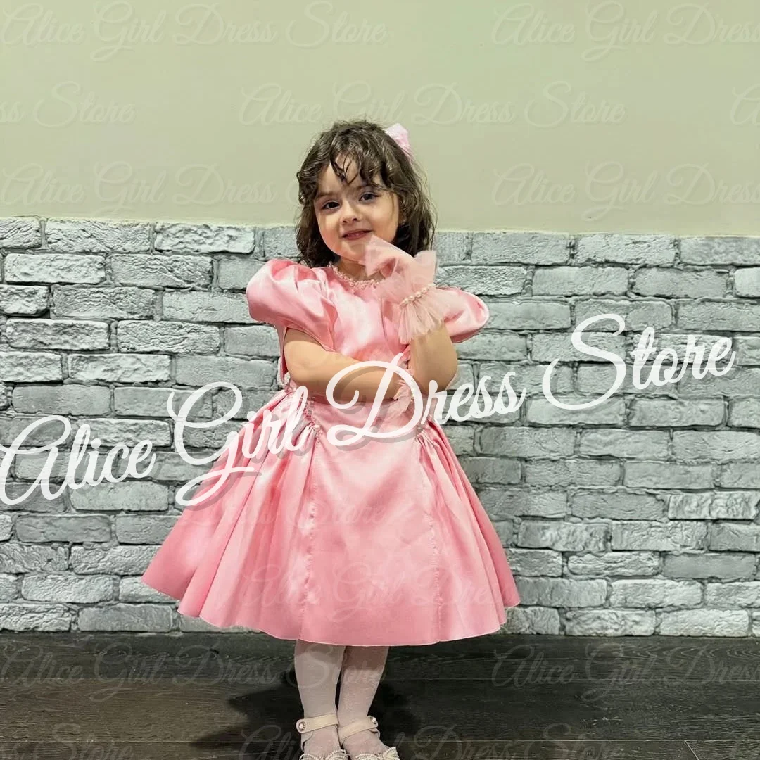 Розовые атласные платья с цветочным узором для девочек по индивидуальному заказу на свадьбу с короткими рукавами длиной до колена, платья для первого причастия для девочек на день рождения
Розовые атласные платья с цветочным узором для девочек по индивидуальному заказу на свадьбу с короткими рукавами длиной до колена, платья для первого причастия для девочек на день рождения