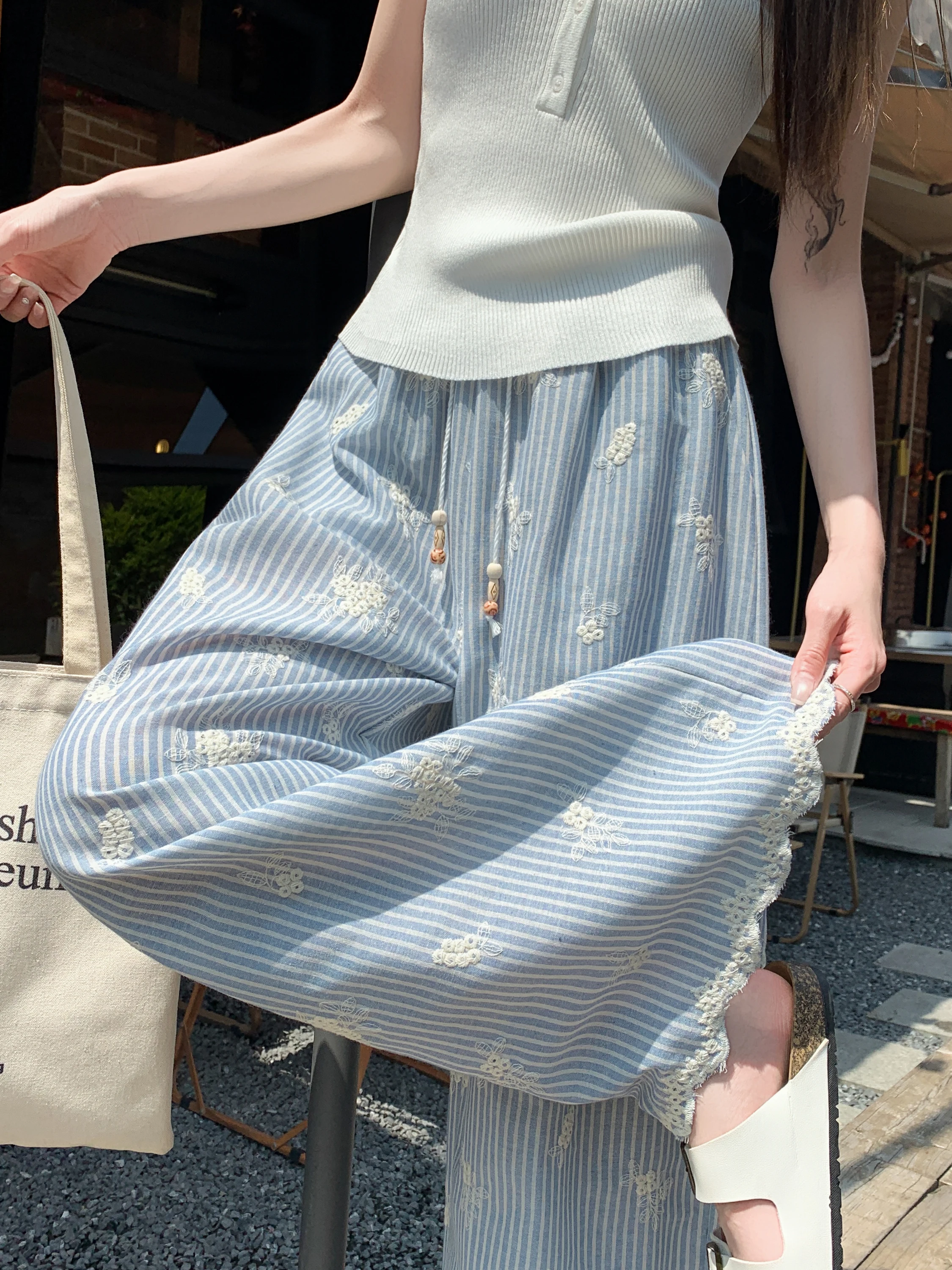 Blue Striped Embroidered Wide Leg Pants Women's Summer Thin Design Sense Lace Patchwork Casual Loose Straight Long Trousers
Blue Striped Embroidered Wide Leg Pants Women's Summer Thin Design Sense Lace Patchwork Casual Loose Straight Long Trousers