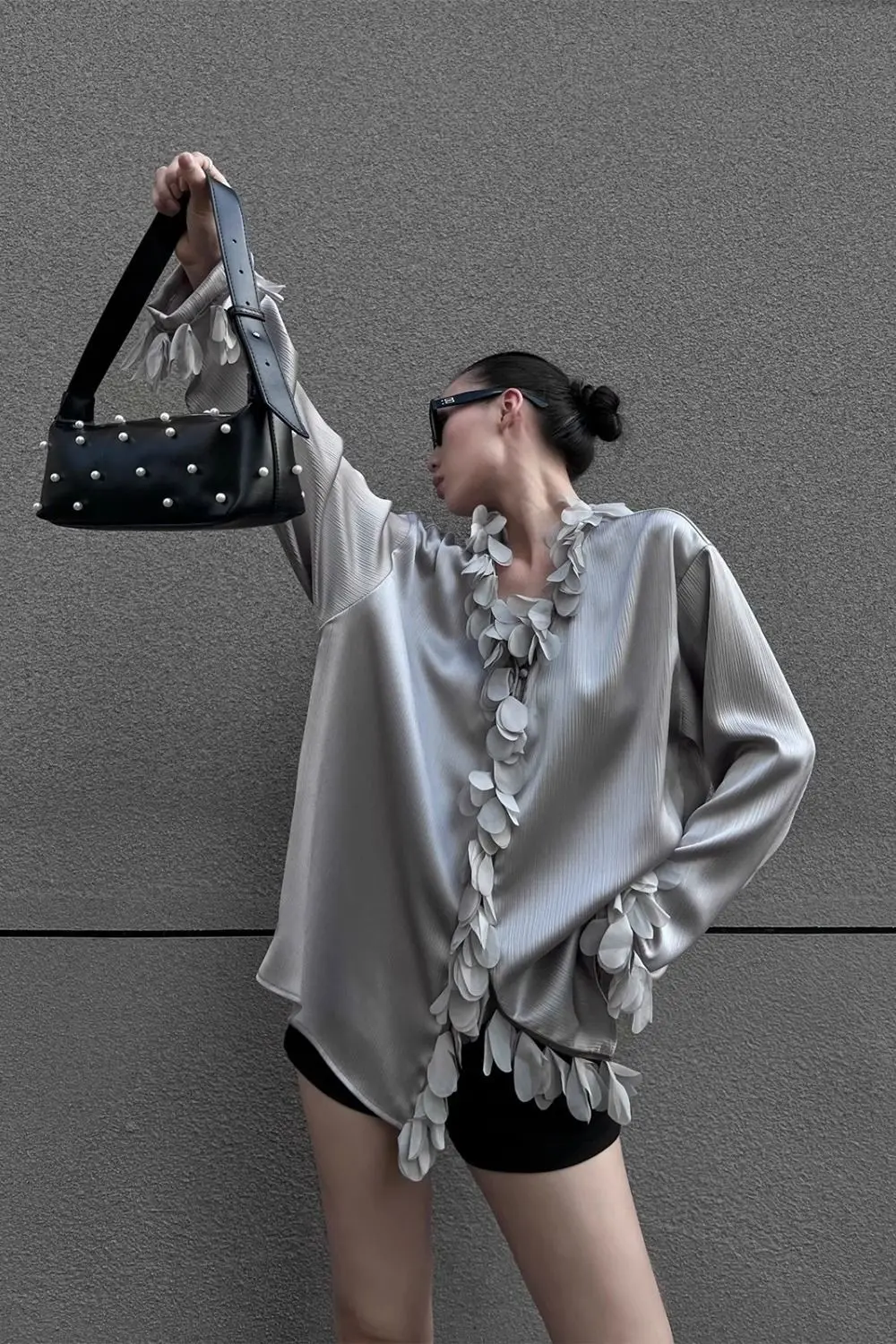 Elegant French Style V Neck Blouse 2025 Spring Women Lace Trim Oversized Dropped Shoulder Long Sleeve Shirt Luxe Flowy Top New
Elegant French Style V Neck Blouse 2025 Spring Women Lace Trim Oversized Dropped Shoulder Long Sleeve Shirt Luxe Flowy Top New