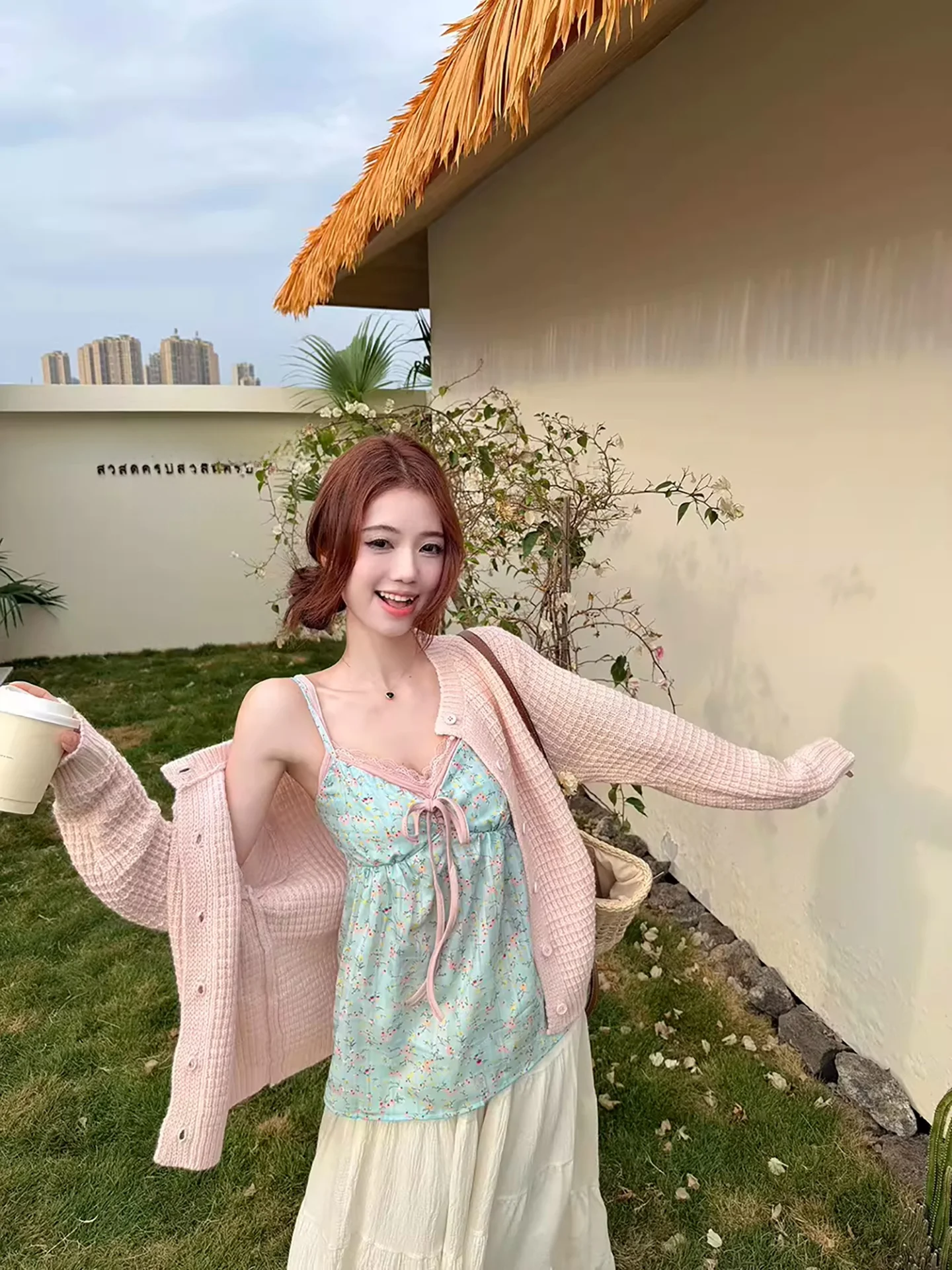 Early Spring Floral Lace Knitted Sweater Set Women's Inner Wear Two-Piece Set Gentle Knitted Open Cardigan V-Ne Breathable
Early Spring Floral Lace Knitted Sweater Set Women's Inner Wear Two-Piece Set Gentle Knitted Open Cardigan V-Ne Breathable