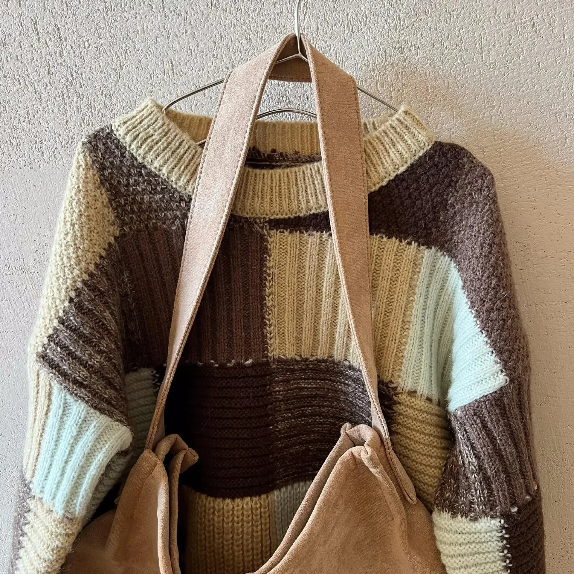 7106 Children Sweater 2023 Autumn New Korean Color Matching Boy's Sweaters Retro Casual Girl's Knitted Sweater Pullover
7106 Children Sweater 2023 Autumn New Korean Color Matching Boy's Sweaters Retro Casual Girl's Knitted Sweater Pullover