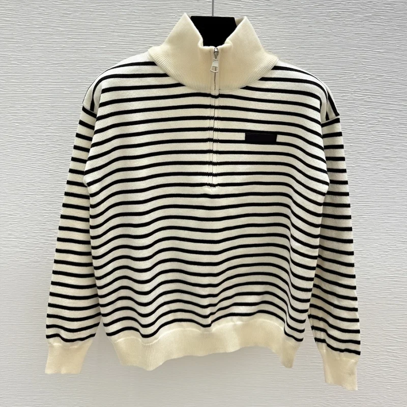 Высококачественный женский свободный свитер в черно-белую полоску с полумолнией и удобным пуловером 25919164
Высококачественный женский свободный свитер в черно-белую полоску с полумолнией и удобным пуловером 25919164