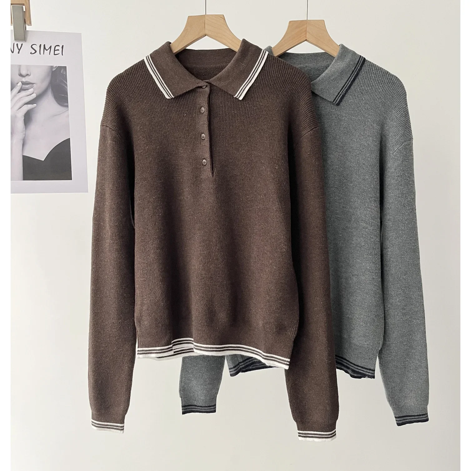 Women's casual college style splicing short version Polo shirt collar long sleeve knitted sweater 16a
Women's casual college style splicing short version Polo shirt collar long sleeve knitted sweater 16a
