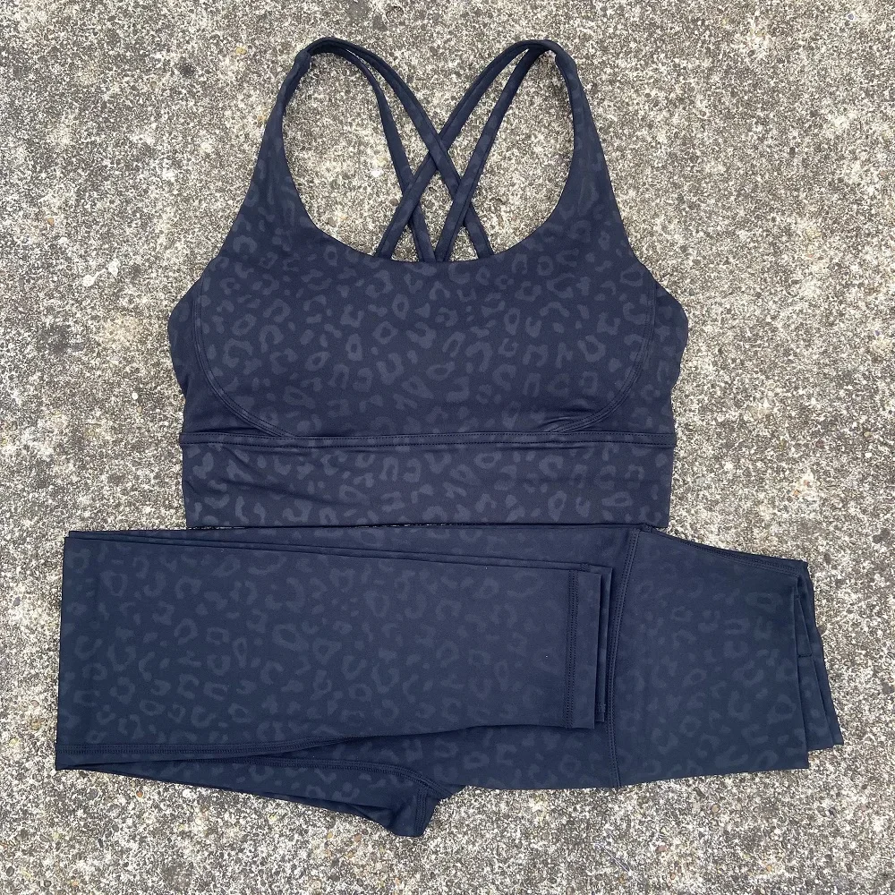 Solid Color Gym Fitness Set Tight Soft cross Fitness Bra 2pc compression High Waist Yoga Legging Suit Comprehensive Training Jog
Solid Color Gym Fitness Set Tight Soft cross Fitness Bra 2pc compression High Waist Yoga Legging Suit Comprehensive Training Jog