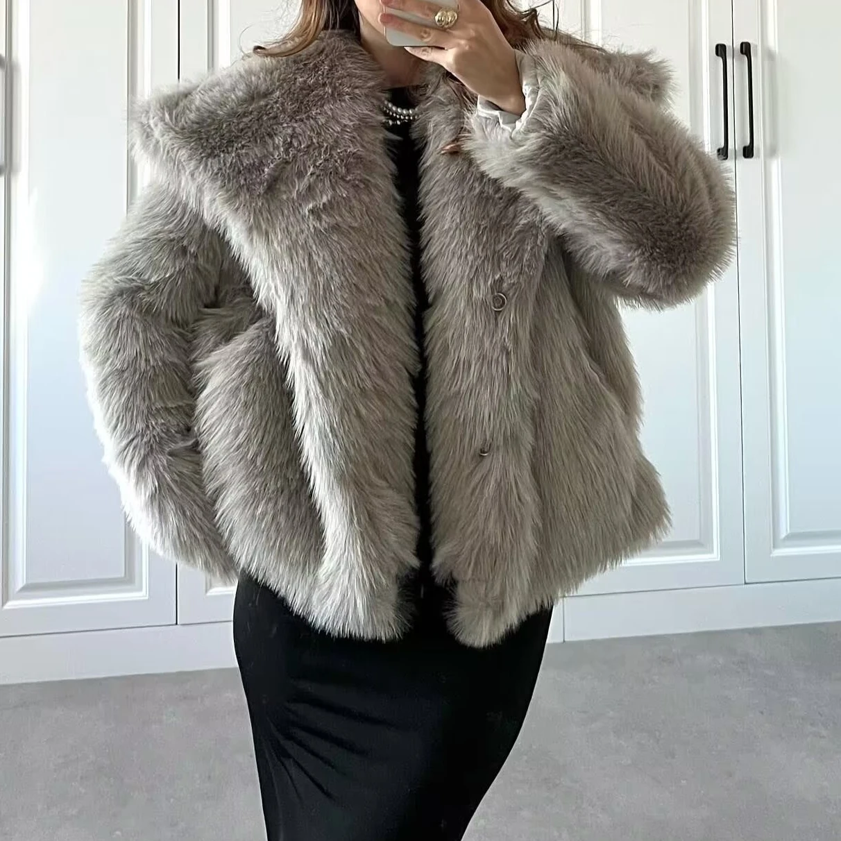 Faux Fur Women Coats Full Sleeve Short Coat Turn Down Collar Jackets Thick Warm Y2k Streetwear Elegant Open Stitch Autumn Winter
Faux Fur Women Coats Full Sleeve Short Coat Turn Down Collar Jackets Thick Warm Y2k Streetwear Elegant Open Stitch Autumn Winter