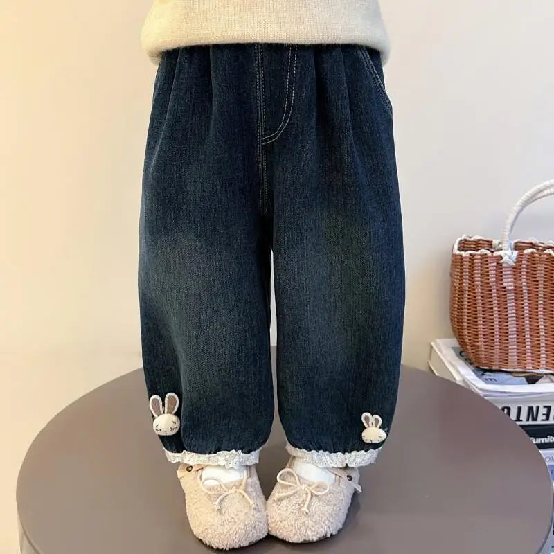Korean Style Girls Fleece Lined Jeans New Winter Thickened One-Piece Fleece Dad Pants for Toddler Kids Trendy Winter Trousers
Korean Style Girls Fleece Lined Jeans New Winter Thickened One-Piece Fleece Dad Pants for Toddler Kids Trendy Winter Trousers