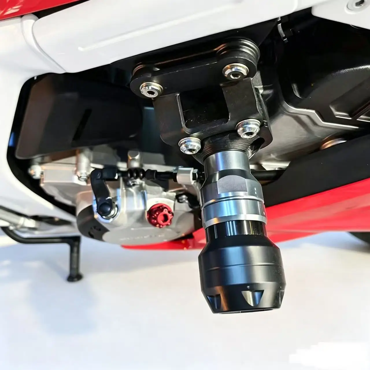 New model 675SR-R 675SR Anti-drop Ball Modification Racing Bumper Modification High-strength Aluminum Alloy
New model 675SR-R 675SR Anti-drop Ball Modification Racing Bumper Modification High-strength Aluminum Alloy