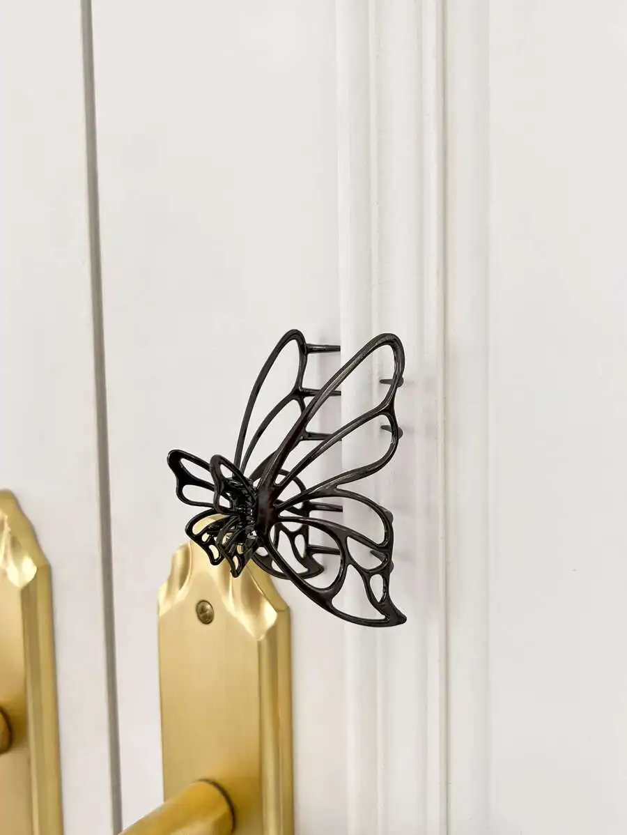 Hollow Out Butterfly Hair Claw Clip For Women Stylish Hair Accessory
Hollow Out Butterfly Hair Claw Clip For Women Stylish Hair Accessory
