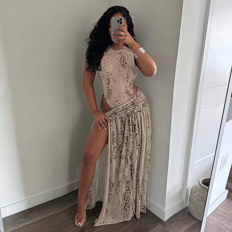 Women Sexy Printed Mesh 2 Piece Set O-neck Sleeveless Bodysuits Tops + Twist Ruched High Split Maxi Skirts Clubwear Party Suits
Women Sexy Printed Mesh 2 Piece Set O-neck Sleeveless Bodysuits Tops + Twist Ruched High Split Maxi Skirts Clubwear Party Suits