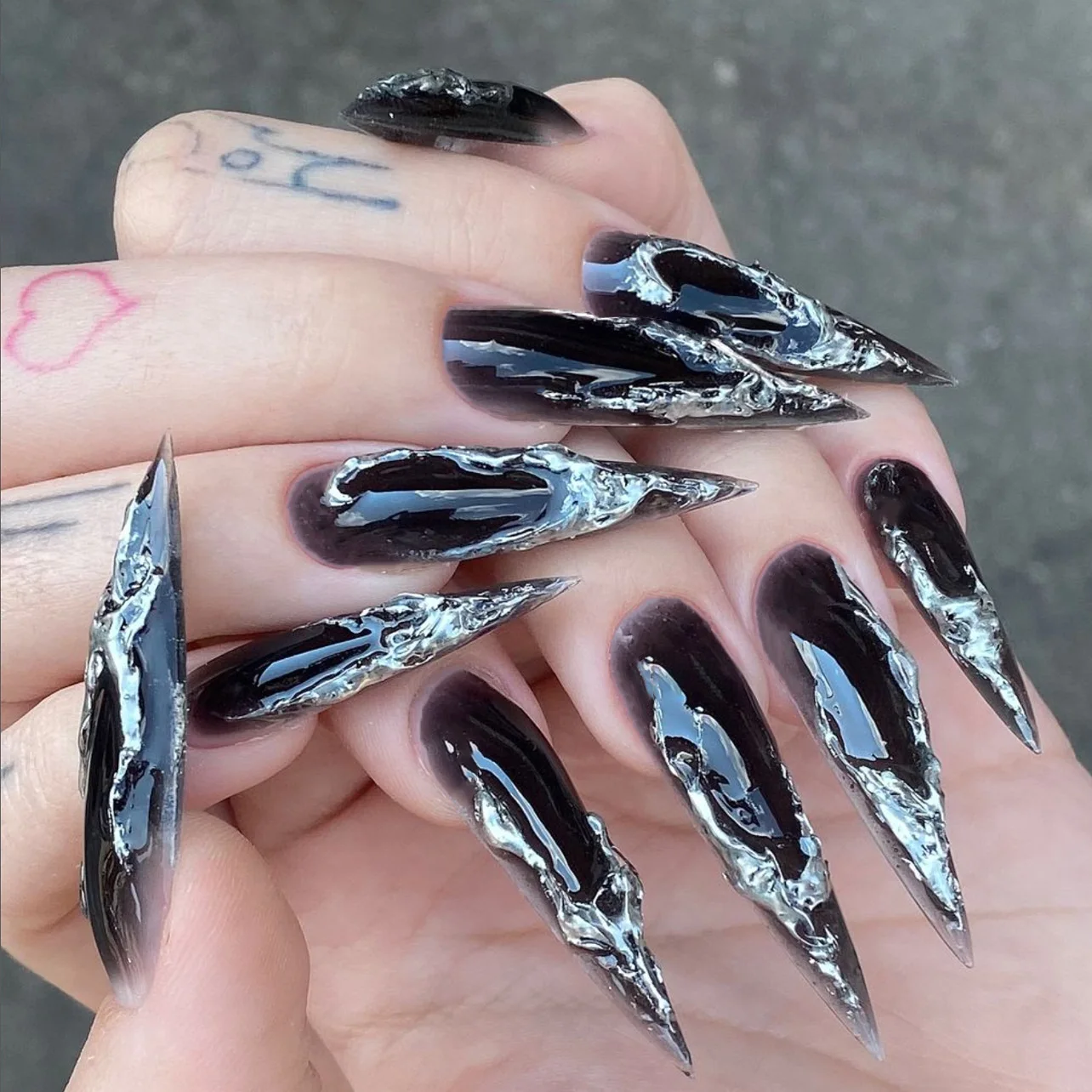 24pcs Press on Nails Dark Long Pointed 3D Silver Full Coverage Nail Tips for Women&Girl Halloween Removable Wearable Fake Nail
24pcs Press on Nails Dark Long Pointed 3D Silver Full Coverage Nail Tips for Women&Girl Halloween Removable Wearable Fake Nail