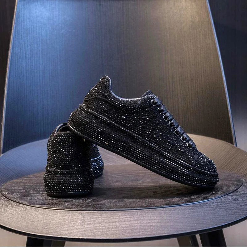 Leather low-top hot diamond sneakers for men and women, red style lace-up casual daddy shoes, plus-size sports shoes 45, 46 A8
Leather low-top hot diamond sneakers for men and women, red style lace-up casual daddy shoes, plus-size sports shoes 45, 46 A8