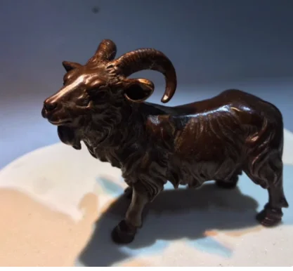 Antique old lamb ornament solid bronze plated with purple copper tea pet pressed paper desktop decoration ornament
Antique old lamb ornament solid bronze plated with purple copper tea pet pressed paper desktop decoration ornament