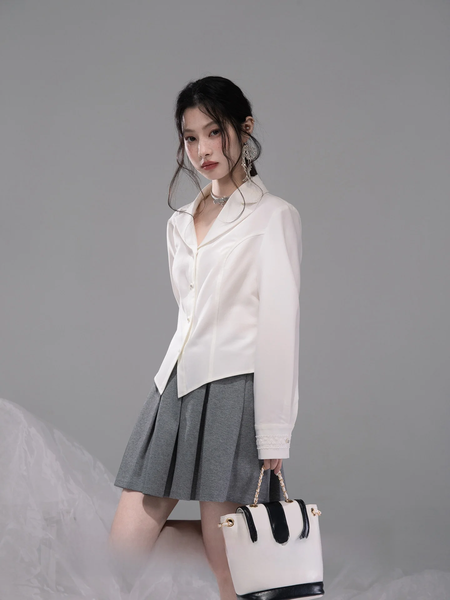 Женская блузка COTRE Early Spring с длинным рукавом, облегающая, комфортная, белая, с разрезом, оригинальный дизайн, из смесового полиэстера
Женская блузка COTRE Early Spring с длинным рукавом, облегающая, комфортная, белая, с разрезом, оригинальный дизайн, из смесового полиэстера
