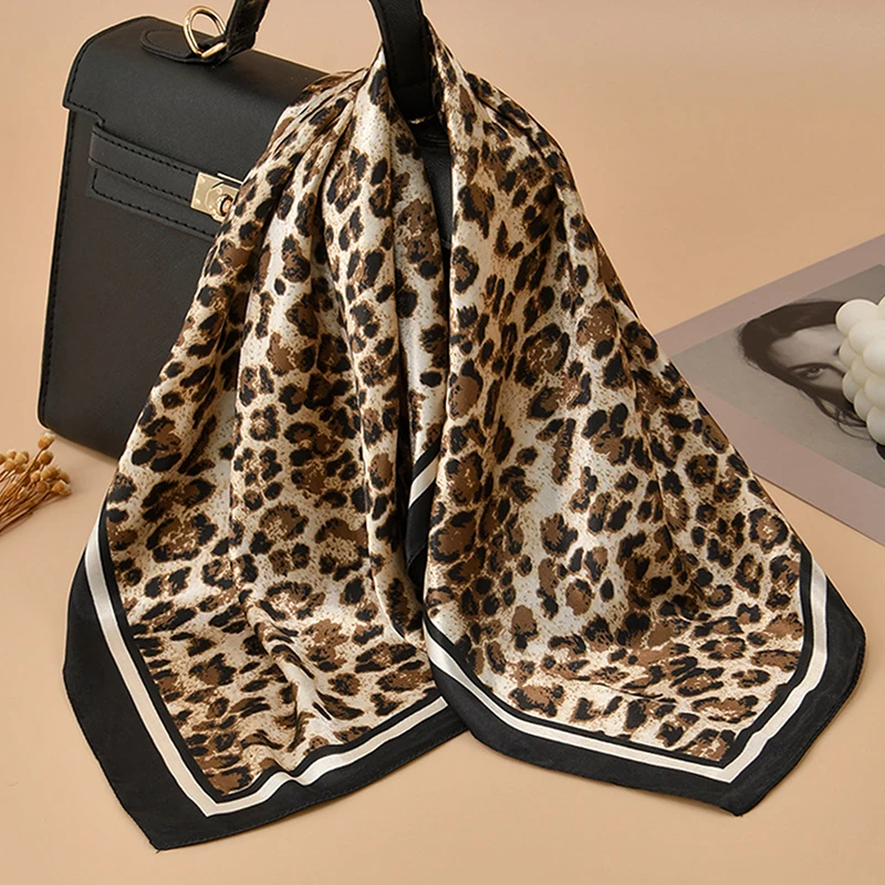 Leopard Print Color Diced Printed Square Towel 60cm Spring Autumn Fashion Versatile And High-quality Shawl Head Towel For Women
Leopard Print Color Diced Printed Square Towel 60cm Spring Autumn Fashion Versatile And High-quality Shawl Head Towel For Women