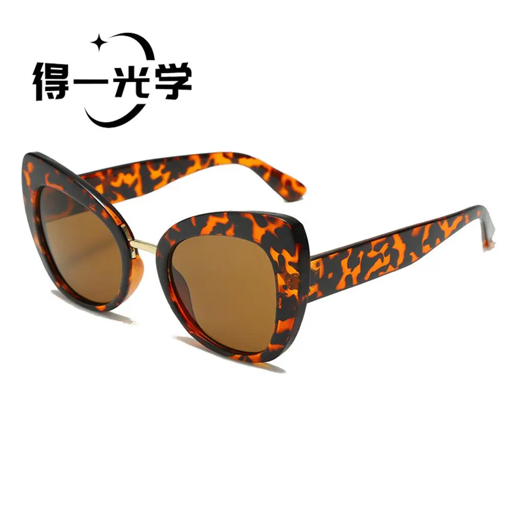 Hip-hop letters decorated sunglasses sunglasses glasses fashionable sunglasses for women high-end
Hip-hop letters decorated sunglasses sunglasses glasses fashionable sunglasses for women high-end