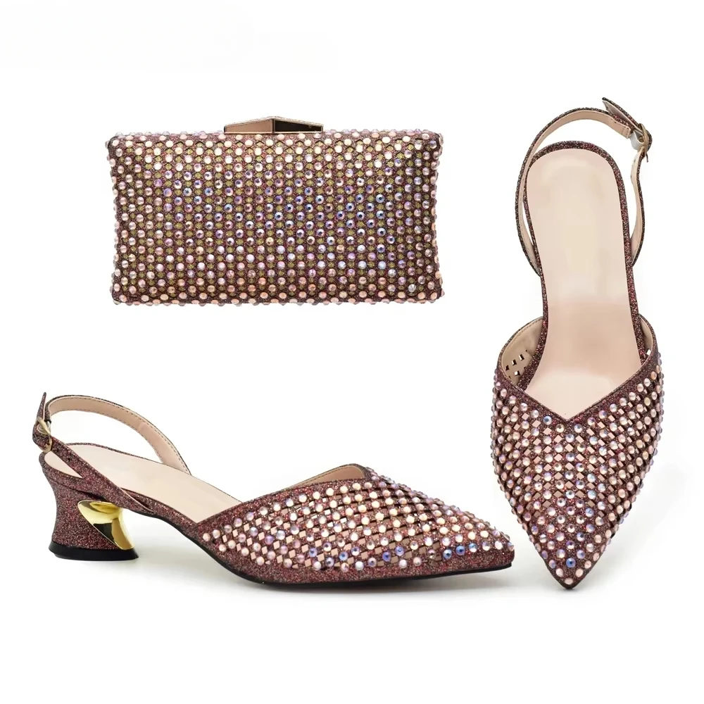 2024 Italian Design Girly Style Pointed Toe Wedding Shoes and Bag Full Diamond Decoration Metal Closure Bag Low Heels Women
2024 Italian Design Girly Style Pointed Toe Wedding Shoes and Bag Full Diamond Decoration Metal Closure Bag Low Heels Women