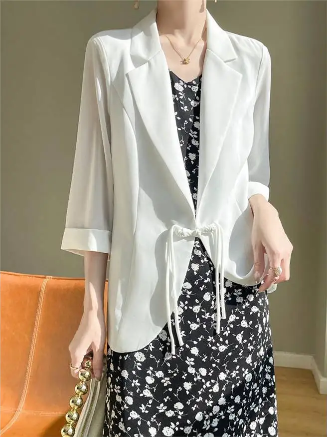 Ele Новое китайское светлое национальное трендовое женское весенне-осеннее ацетатное пальто на пуговицах в стиле вестерн Sle верхнее пальто
Ele Новое китайское светлое национальное трендовое женское весенне-осеннее ацетатное пальто на пуговицах в стиле вестерн Sle верхнее пальто