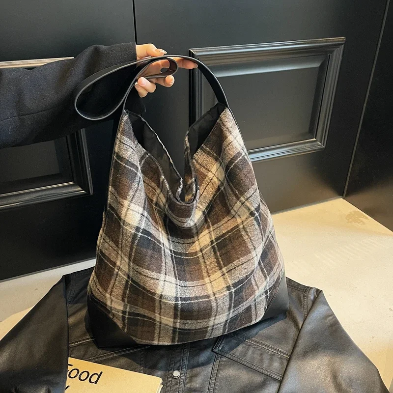 Commuter Bag for Women 2024 New Autumn and Winter Versatile Single Shoulder Crossbody Bag Large Capacity Tote Bag Tragetasche
Commuter Bag for Women 2024 New Autumn and Winter Versatile Single Shoulder Crossbody Bag Large Capacity Tote Bag Tragetasche