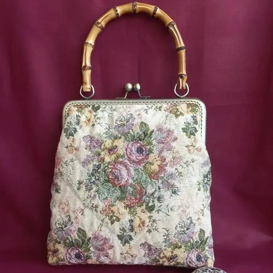 Утерянные винтажные сумки, изготовленные из гобеленовой ткани, вышитая ткань FermoirRose с замком для поцелуев, медный кошелек на цепочке
Утерянные винтажные сумки, изготовленные из гобеленовой ткани, вышитая ткань FermoirRose с замком для поцелуев, медный кошелек на цепочке