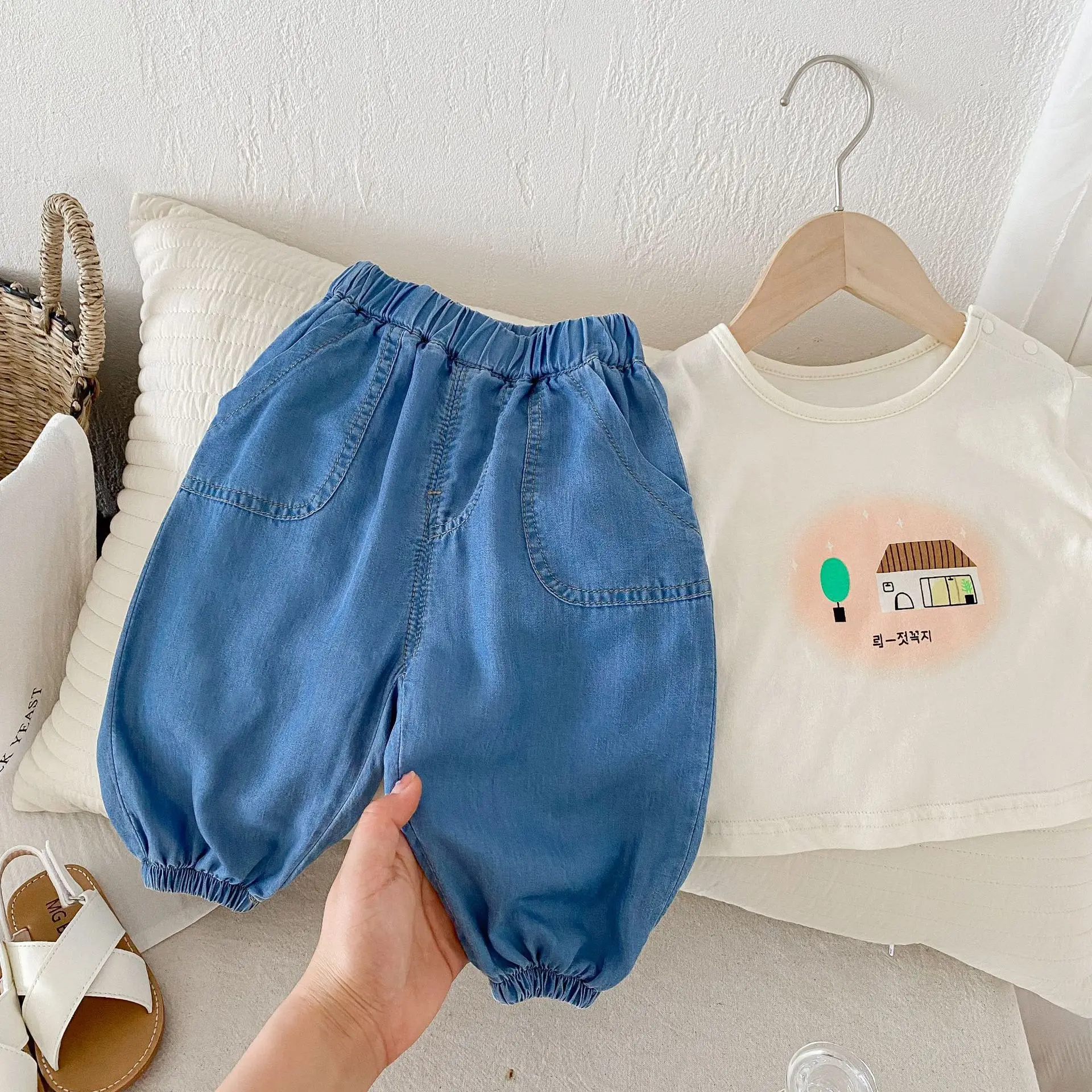 Children bow jeans 0-5 years old summer children wear boy simple Korean casual pants
Children bow jeans 0-5 years old summer children wear boy simple Korean casual pants