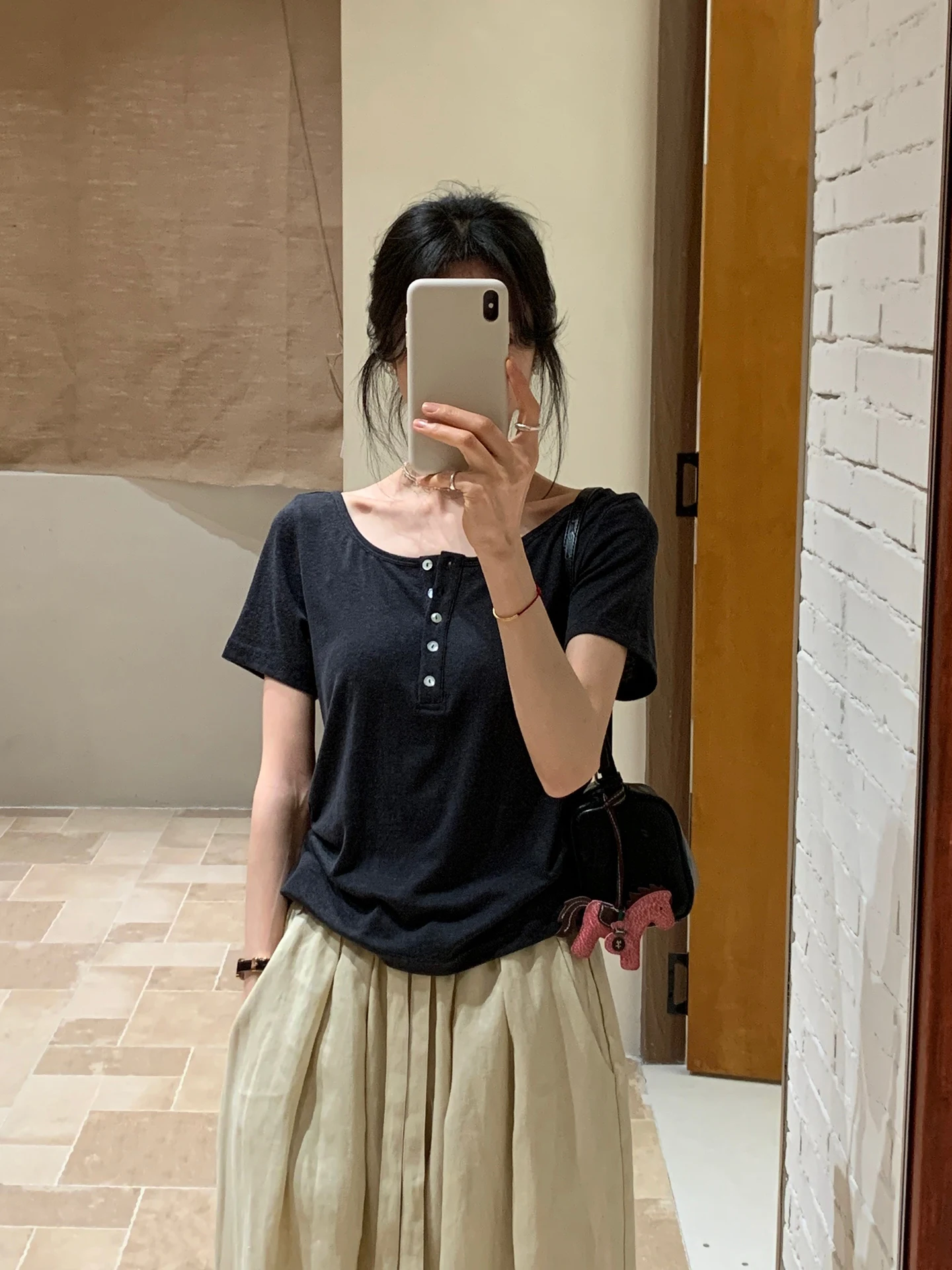 BRIVIN Chic Grey T-Shirt Women's Short Sleeve Half Open Collar Standard Fit Casual Style Sweet Youthful Top for Summer
BRIVIN Chic Grey T-Shirt Women's Short Sleeve Half Open Collar Standard Fit Casual Style Sweet Youthful Top for Summer